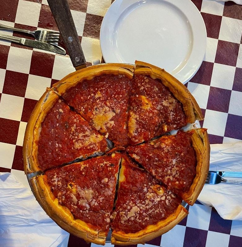 Deep Dish Vs Thin Crust The True Chicago Pizza